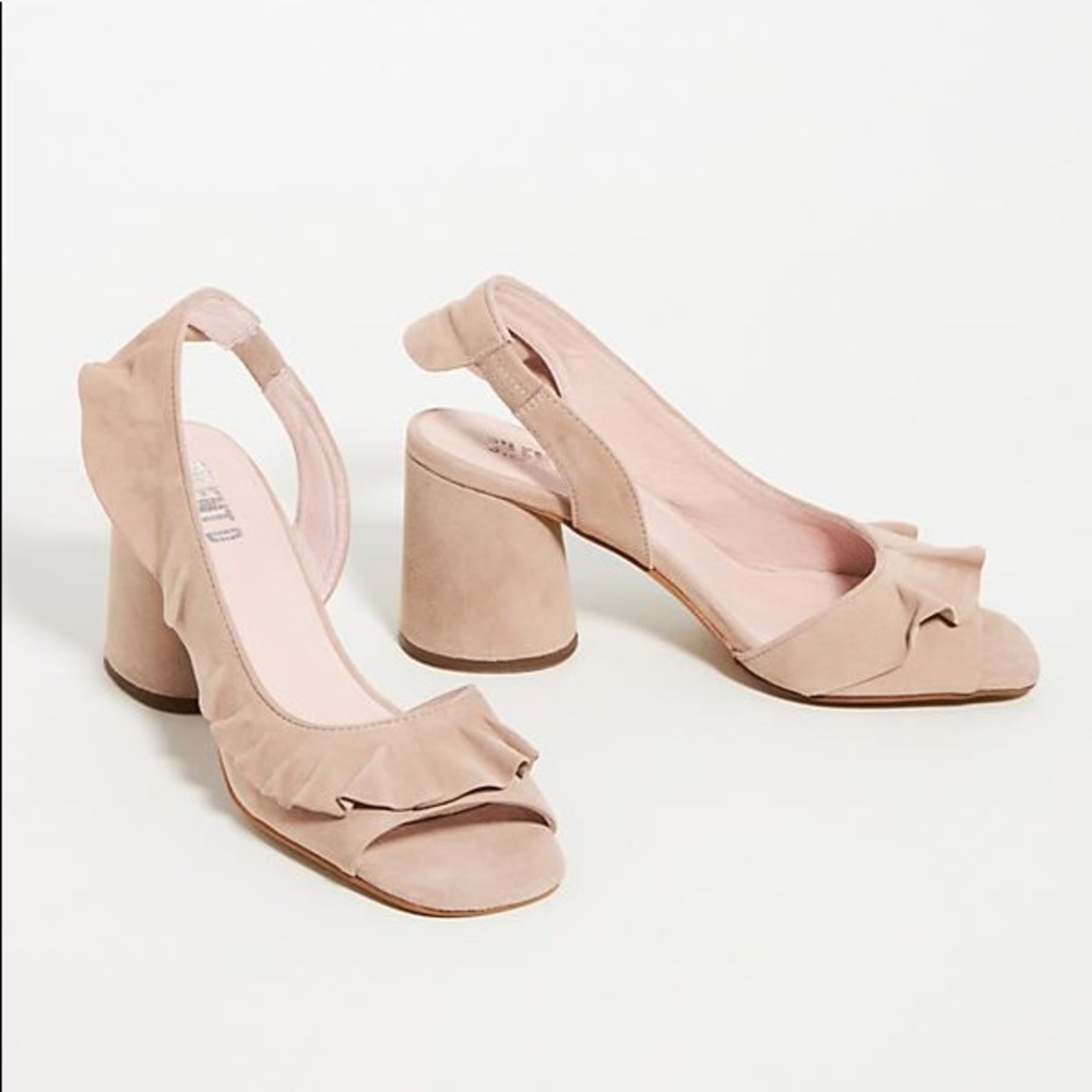 silent D ruffle heeled sandals color cream